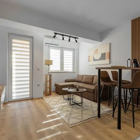 Apartman Centrally Located Urban In - Parking Szkopje