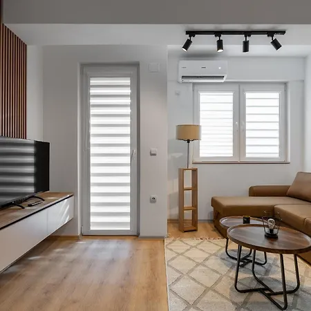 Centrally Located D&o Contemporary Escape *