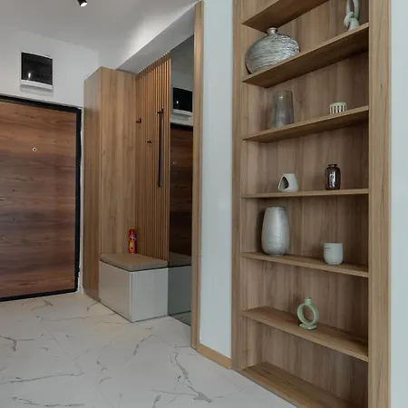 Centrally Located Urban In - Parking Скоп'є