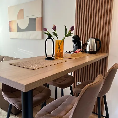 Centrally Located Urban In - Parking Apartman