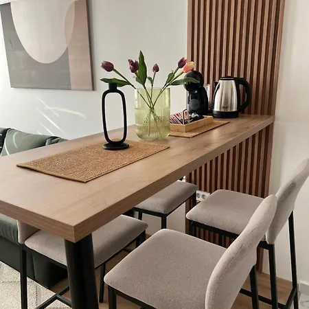 Centrally Located Urban In - Parking Apartman
