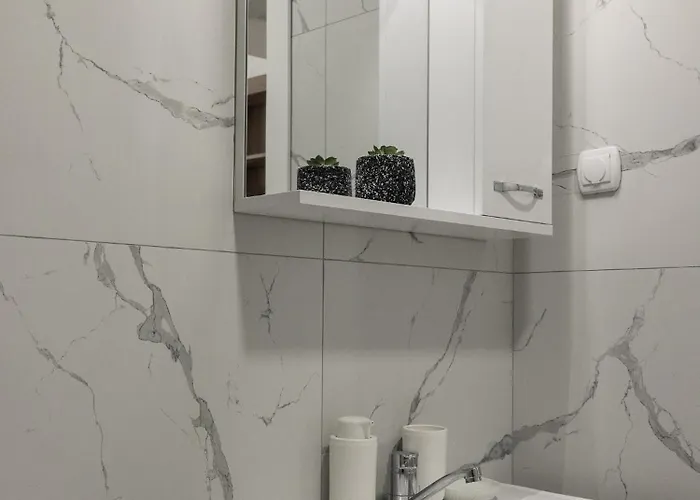 Centrally Located D&o Contemporary Escape Apartament